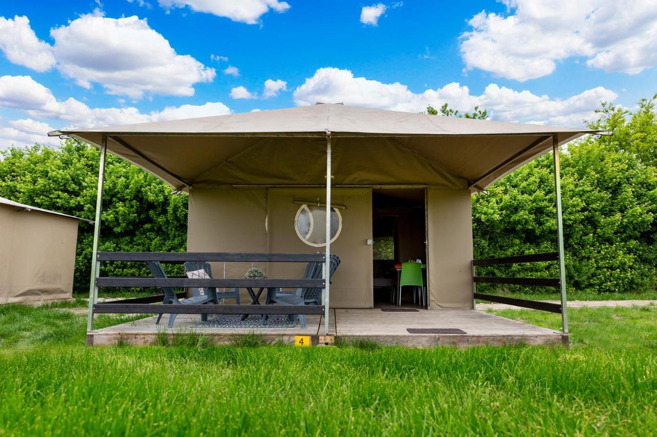 Boerderij Camping Nixhoeve Genderen Exterior photo